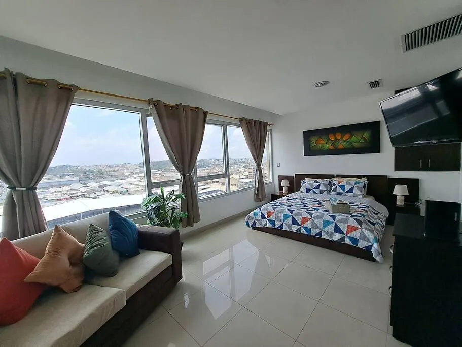 Esmeralda Suite Con Vista Ciudad/Piscina/Gym/Parqueo جواياكيل